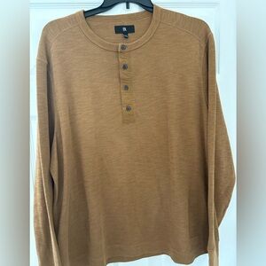 Banana Republic Men's Henley long sleeve shirt